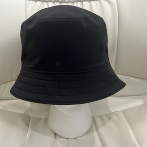 Preowned Lululemon Both Ways Reversible Bucket Hat Woven Air Size: M/L.